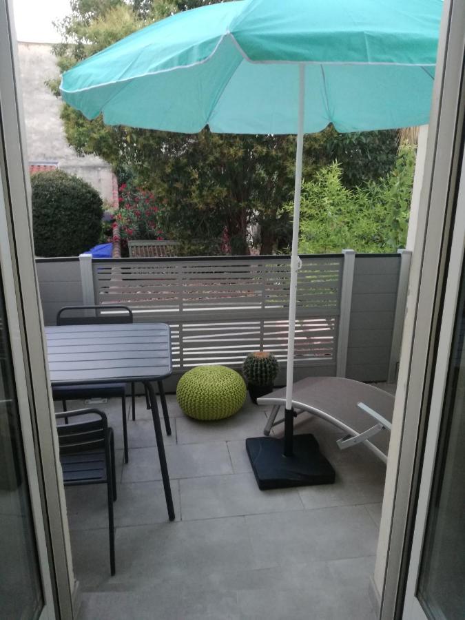 Suite Oisivete Avec Terrasse Vue Sur Patio Et Clim Montpellier Bagian luar foto